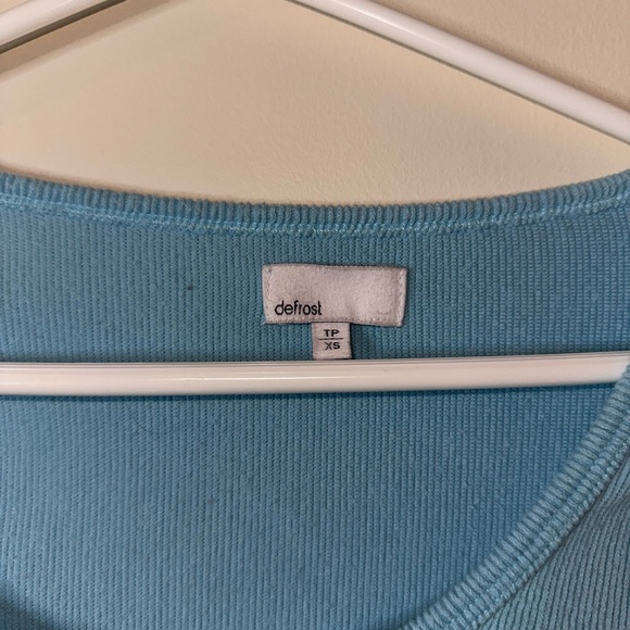 🧚♀️3/25🧚♀️ BLUE LONG SLEEVE TOP XS - Picture 2 of 3